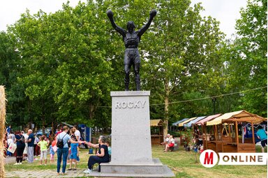 Rocky Balboa szobra a park bejáratánál, ahol számtalan rendezvényt tartanak (Vidács Hajnalka felvétele)