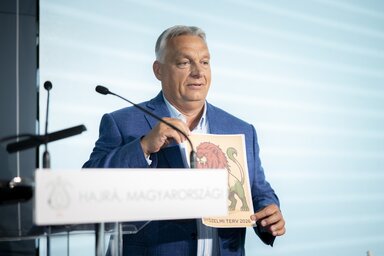 Orbán Viktor miniszterelnök beszédet mond a Polgári Pikniken a kötcsei Dobozy-kúriában (Fotó: MTI/Miniszterelnöki Kommunikációs Főosztály/Fischer Zoltán)