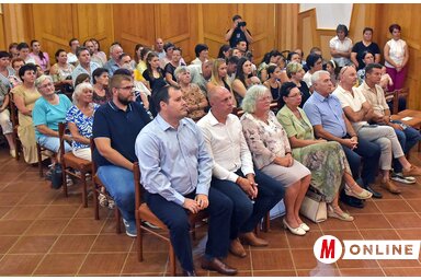 Az ünnepségre megtelt a faluház (Gergely Árpád felvétele)