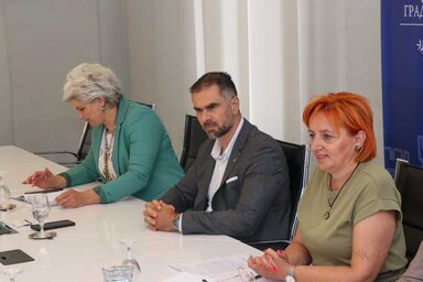 Žarko Mićin, Újvidék polgármestere a városházán egyeztetett a szervezőkkel a program céljairól, és a lebonyolításának technikai részleteiről (Fotó: novisad.rs)