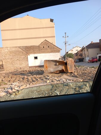 Sorra bontják le a Telepen a szoba-konyha típusú házikókat, helyükre leggyakrabban urbánus villák épülnek, amelyekbe újgazdagok költöznek be