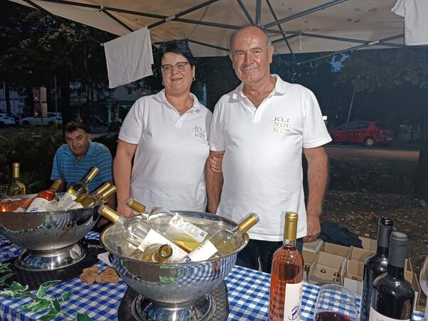 A bajmoki Klinócki borászat 2023-as borokkal érkezett és a Chardonnay-t ajánlotta ízlelésre az ínyenceknek (Fotó: Kazinczy Paszterkó Diana)