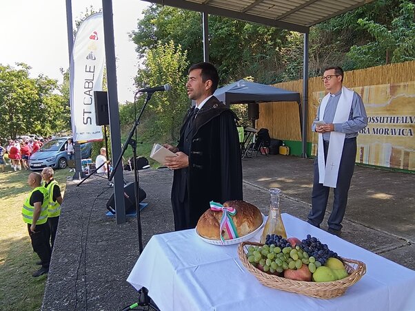 A szüreti napok elmaradhatatlan terményszentelő és hálaadó ökumenikus szertartása (Fotó: Kazinczy Paszterkó Diana)
