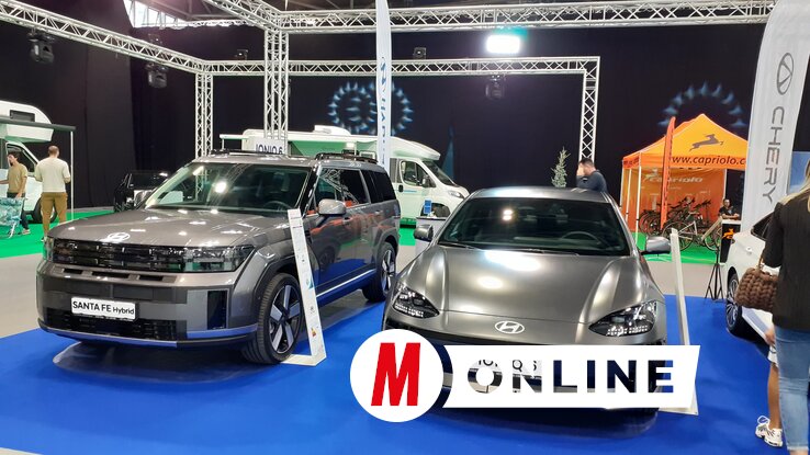 Több mint 150 elektromos és hibridautót állítottak ki a legismertebb gyártóktól (Fotó: Dancsó Áron) Több mint 150 elektromos és hibridautót állítottak ki a legismertebb gyártóktól (Fotó: Dancsó Áron)