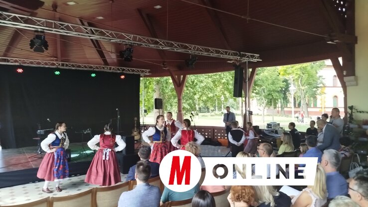 A Palicsi Szüreti Napok ünnepélyes megnyitója (Fotó: Herczeg Zsolt felvétele)