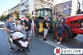 Gazdatüntetés a tartományi kormány épületénél