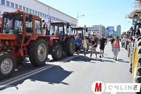 Gazdatüntetés a tartományi kormány épületénél