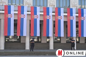 Gazdatüntetés a tartományi kormány épületénél