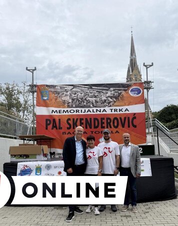 Zsemberi János és Szatmári Adrián fő támogatók Jablan Anikó és Tölgyesi Huba szervezőkkel (Fotó: Gulyás Réka felvétele)