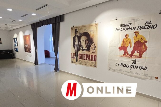 Filmtörténeti plakátok a Lukijan Mušicki Művelődési Központ kiállítótermében (Fotó: Vámos Arnold felvétele) Filmtörténeti plakátok a Lukijan Mušicki Művelődési Központ kiállítótermében (Fotó: Vámos Arnold felvétele)