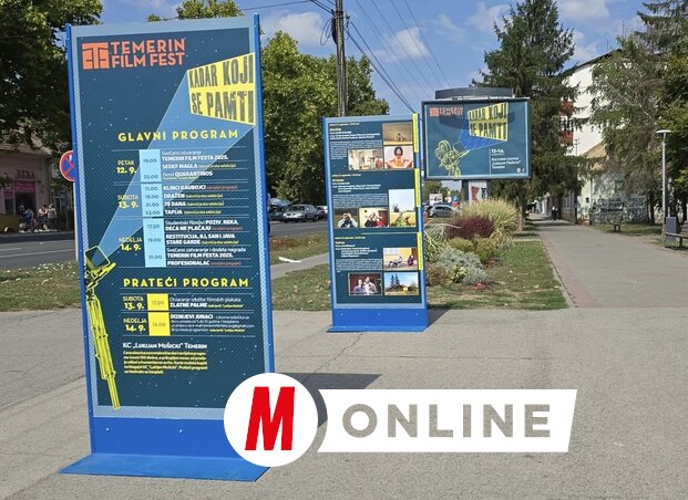 Szabadtéri információs táblák Temerin főutcáján (Fotó: Vámos Arnold felvétele) Szabadtéri információs táblák Temerin főutcáján (Fotó: Vámos Arnold felvétele)