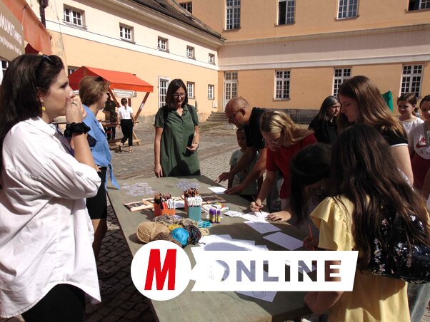 A gyermekek képeslapokat is készítettek (Vidács Hajnalka felvétele) A gyermekek képeslapokat is készítettek (Vidács Hajnalka felvétele)