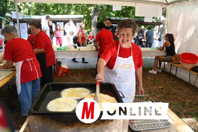 A lángost a helyi művelődési egyesület Aranykalász kézimunkacsoport tagjai sütötték (Fotó: Paraczky László)