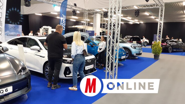 Újvidék folyamatosan fejlődik, a világ vezető vállalatai sorban nyitják fejlesztési és kutatási központjaikat a városban. Az elmúlt időszakban olyan neves vállalatok létesítettek gyárat, mint a Continental, a Nidec és a BMTS. Az év végén megnyílik a sanghaji SNAS tizenötödik üzeme – emlékeztet a polgármester. A felsoroltak mindegyike ilyen vagy olyan módon kötődik az autóiparhoz