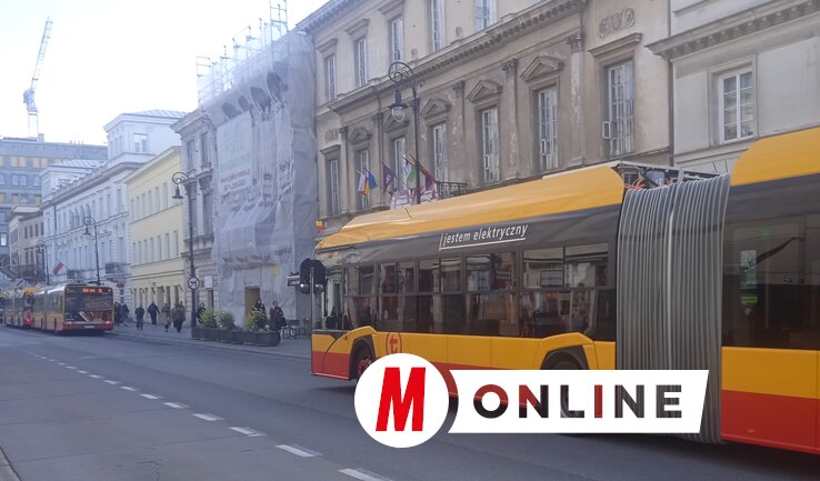 Varsó sok mindenben hasonlít Újvidékre, tehát egy ilyen várossal összemérni a mutatókat sokkal mérvadóbb, mint valamelyik rohamosan fejlődő kínai megapolisszal. A lengyel fővárosban nagyjából 2000 autóbusz szállítja az utasokat, ezeknek körülbelül 10 százalékát elektromos motor mozgatja. Az e-buszokat mindenekelőtt a belváros-óvárosi járatokra osztják be, hogy a turisták elégedettek legyenek