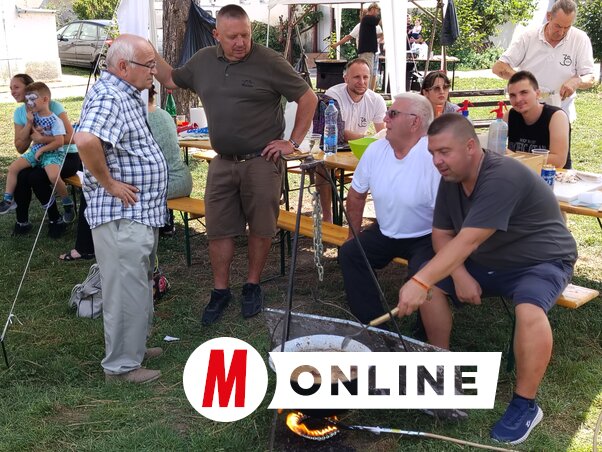 A szüreti menü étele évszázadok óta hagyományosan a bográcsban elkészített birkapörkölt (Tóth Péter felvétele)