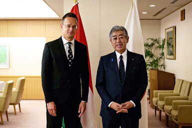 Szijjártó Péter magyar és Ivaja Takesi japán külügyminiszter (Fotó: MTI/KKM)