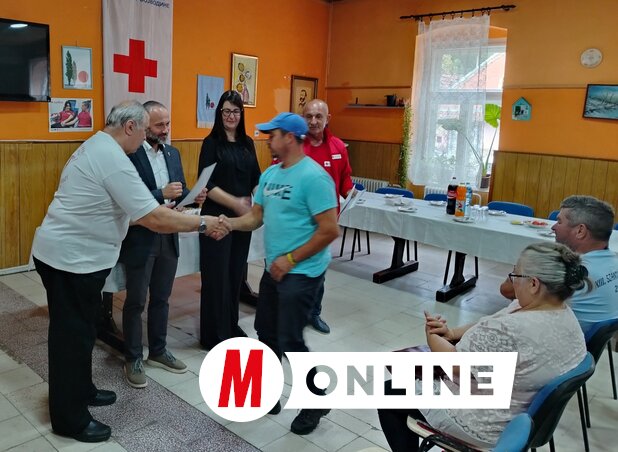 Elismeréseket vettek át az önkéntesek, közöttük a völgyparti Sindeles Áron (Fotó: Tóth Péter felvétele)