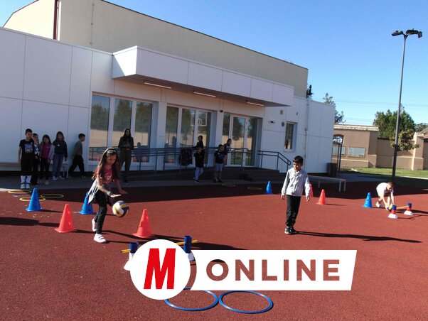 A gyermekek csoportos foglalkozásokon, játékokon is részt vesznek (Vidács Hajnalka felvétele)