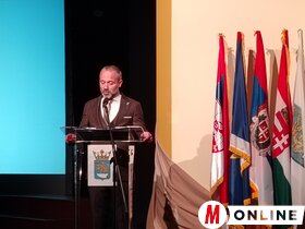 A városnapi díszülésen átadták a Pro Urbe díjakat Topolyán