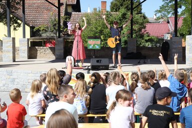 A gyerekeknek tetszett a Csiga Duó produkciója (Fotó: Lakatos János felvétele)