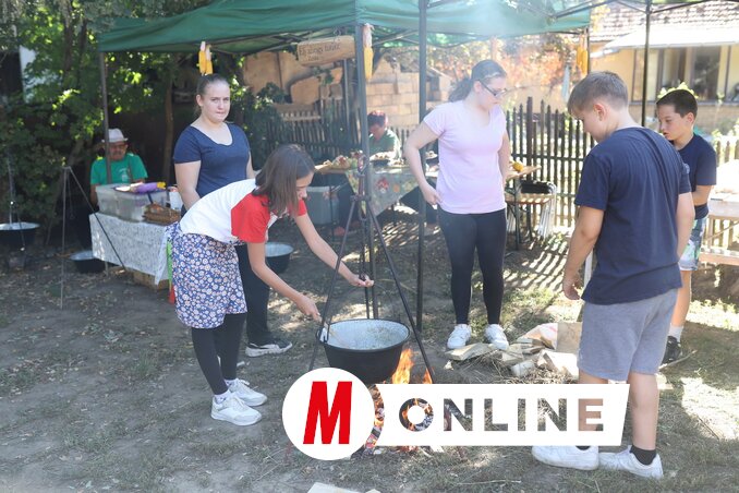 A gyerekek a főzőversenyben is részt vettek (Fotó: Lakatos János felvétele)