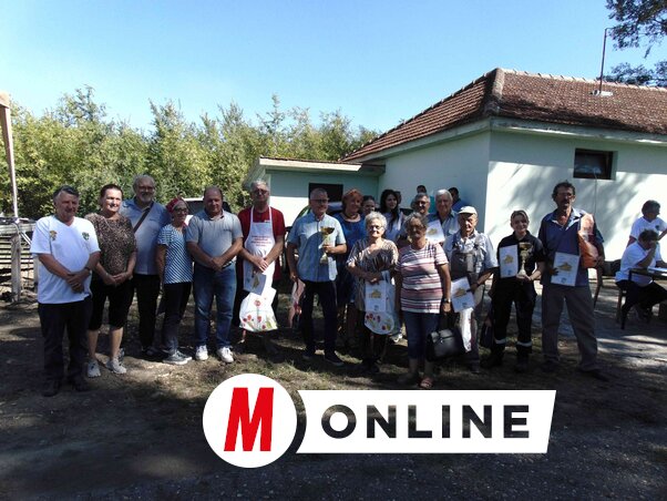 Az eredményhirdetés után csoportkép is készült (Vidács Hajnalka felvétele)