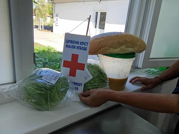 Elsősegély-bemutató a nyárbúcsúztatón (Fotó: Vöröskereszt)