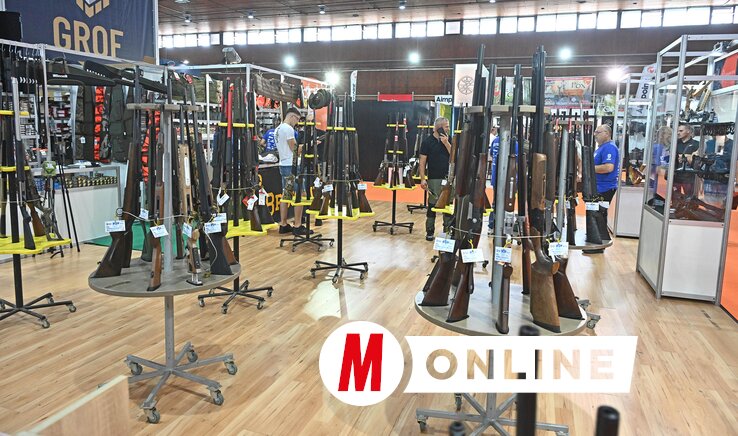 A látogatók megcsodálhatják a legújabb vadászati felszereléseket és eszközöket (Fotó: Ótos András)