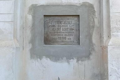 A visszakerült alapkő/Fotó: A gimnázium felvétele