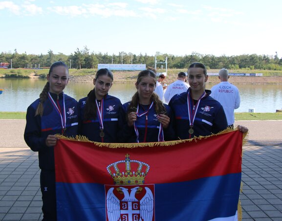 Az aranynégyes (Fotó: Szerbiai Kajakszövetség)