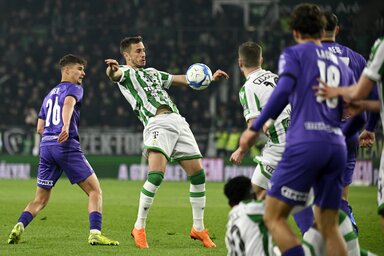 Pešić (labdával) az utolsó pillanatokban egyenlített (Fotó: MTI) Pešić (labdával) az utolsó pillanatokban egyenlített (Fotó: MTI)