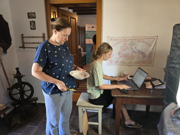 A tárgyak adatait ebben a tájházban is rögzítették (Fotó: Kónya Kovács Otília)