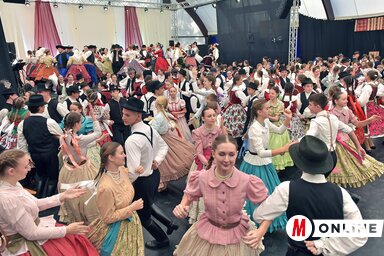Gala predstava sa 350 izvođača uz živu atmosferu (fotografija Arpada Gergelja)