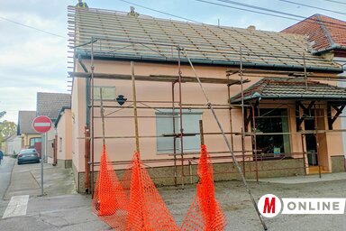 Az iparosok székháza felújítás alatt (Fotó: Bajić Jenei Klementina felvétele)