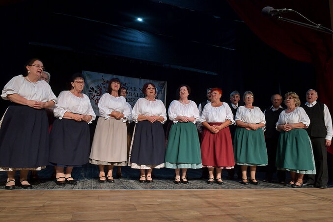 A magyarkanizsai Cifraszűr népdalkórus