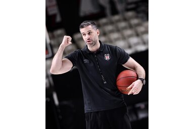 Dušan Alimpijević 2023 óta irányítja a Beşiktaşt (Fotó: facebook.com/besiktasbasketbol/photos)