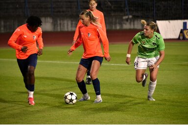 Živana Stupar (középen) döntötte el a női Szuperliga rangadóját (Fotó: TSC)