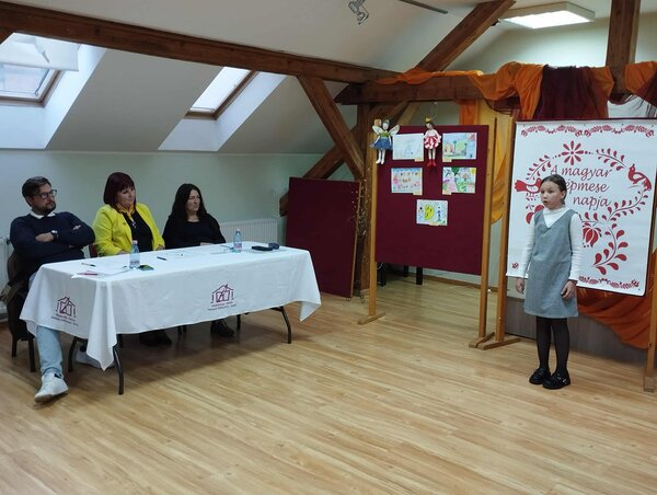 A mesemondó diákokat háromtagú zsűri értékelte (Kancsár Izabella felvétele)