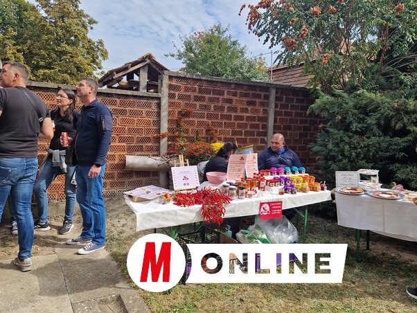 A különböző erősségű chiliből készült szószok is kelendőek voltak (Fotó: Bartus Bella)