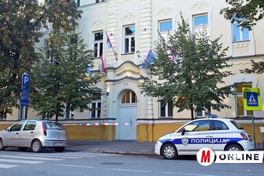 Zentán több iskolában is bombariadóval indult a nap (Gergely Árpád felvétele)