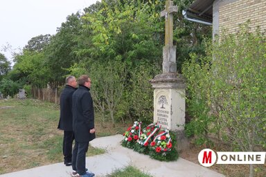 Megemlékezés és koszorúzás az adai 1849-es feszületnél (Fotó: Csincsik Zsolt felvétele)