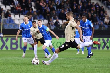 Varga Barnabás a tizenegyest ugyan elhibázta, de így is az ő góljával nyert a Fradi (Fotó: Beta/AP)