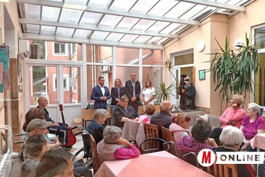 Az idősek világnapja alkalmából a Gerontológiai Központba látogattak az önkormányzat képviselői (Fotó: Paraczky László)