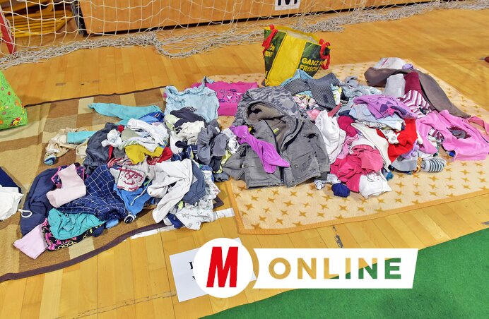 Ingyen vihető felajánlásokat is fogadtak, ahova bárki tehetett jó állapotú ruhát vagy tárgyat, de el is vehetett onnan (Fotó: Gergely Árpád felvétele)