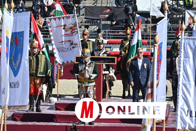 A megnyitó pillanatai (Fotó: Ótos András felvétele)