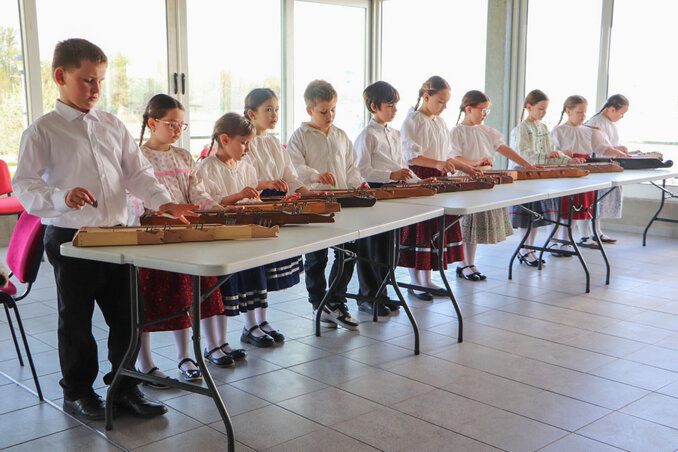 Előfordult, hogy nem jutott mindenkinek citera, olyan sokan jelentkeztek az egyesületbe