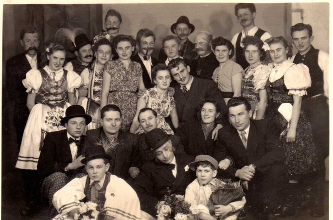 A színházi társulat 1952-ben (A Szirmai Károly MME archívumából)