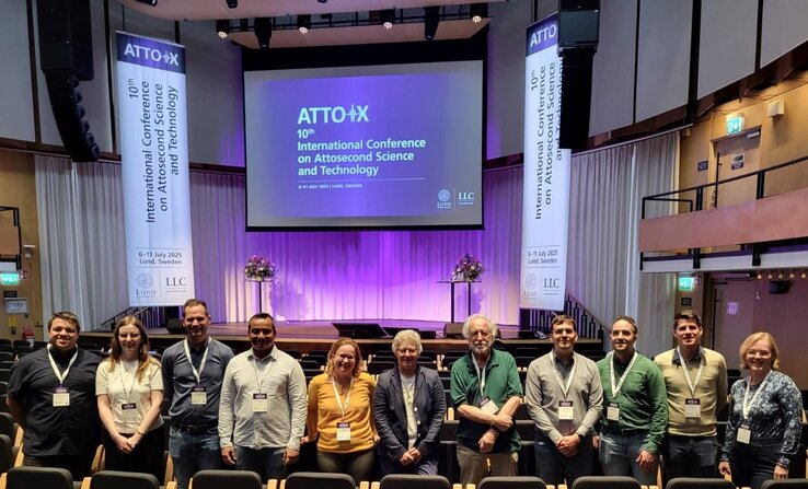 Andor na konferenciji ATTO X sa timom ELI ALPS i dva dobitnika Nobelove nagrade (arhivski snimak Andora Kermecija)