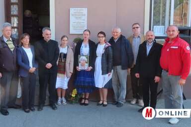 Az ünnepség szónokai, szervezői, miután Szatmári Adrián községi elnök és Budimir Marić leplezte az emléktáblát (Kiss Zoltán felvétele)